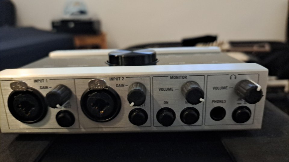 Native Instruments Komplete Audio 6 – Interfaz de audio USB de segunda mano · Foto 2 de 5 · Madrid · 95 €