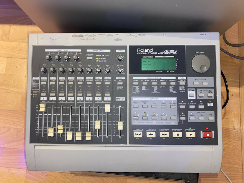 Roland VS-880 • VS-880EX Digital Studio Workstation.