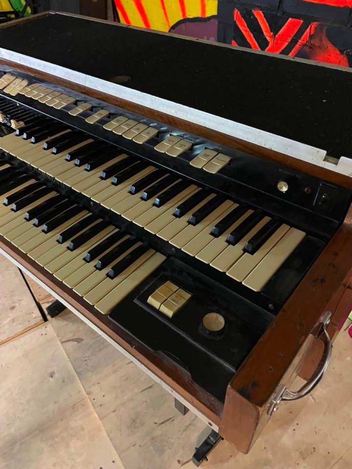 Hammond T-222 chop de segunda mano · Foto 8 de 8 · Barcelona · 600 €
