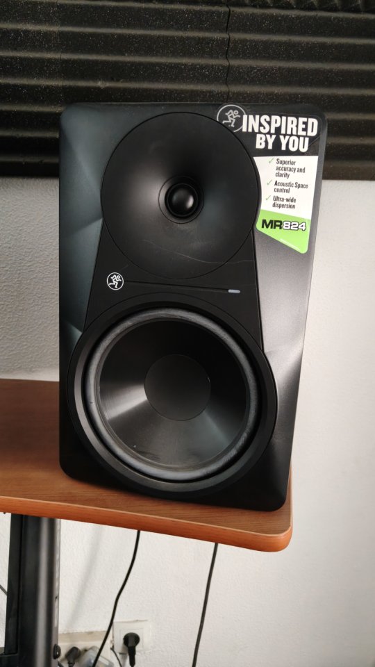 Monitores Makie MR824v3 de segunda mano · Foto 2 de 4 · Madrid · 200 €