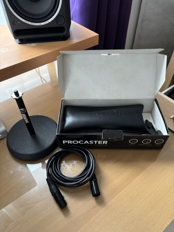 Rode Procaster Microfono + Soporte mesa + Cable