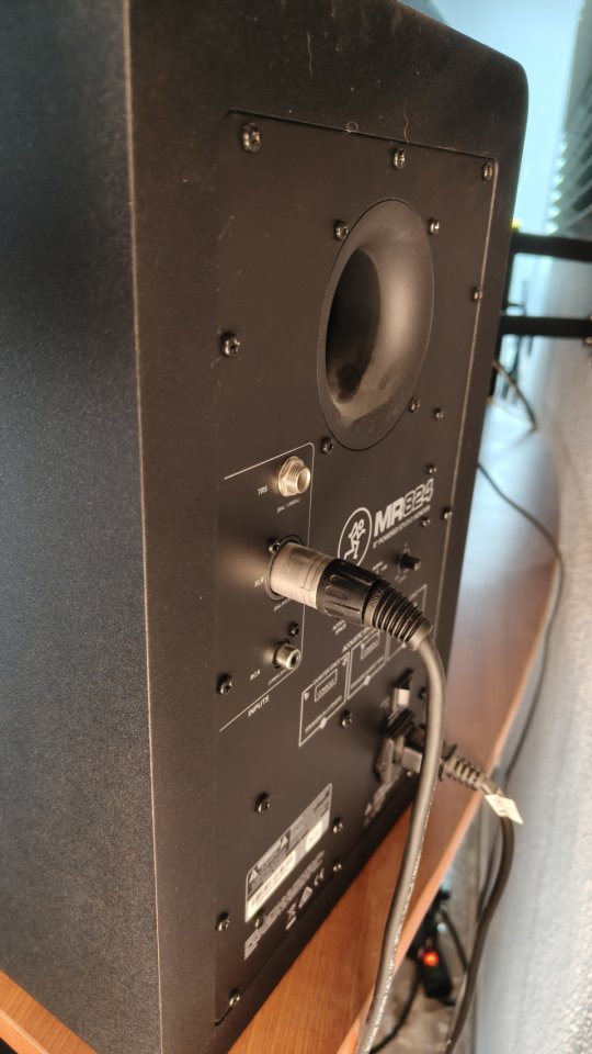 Monitores Makie MR824v3 de segunda mano · Foto 3 de 4 · Madrid · 200 €