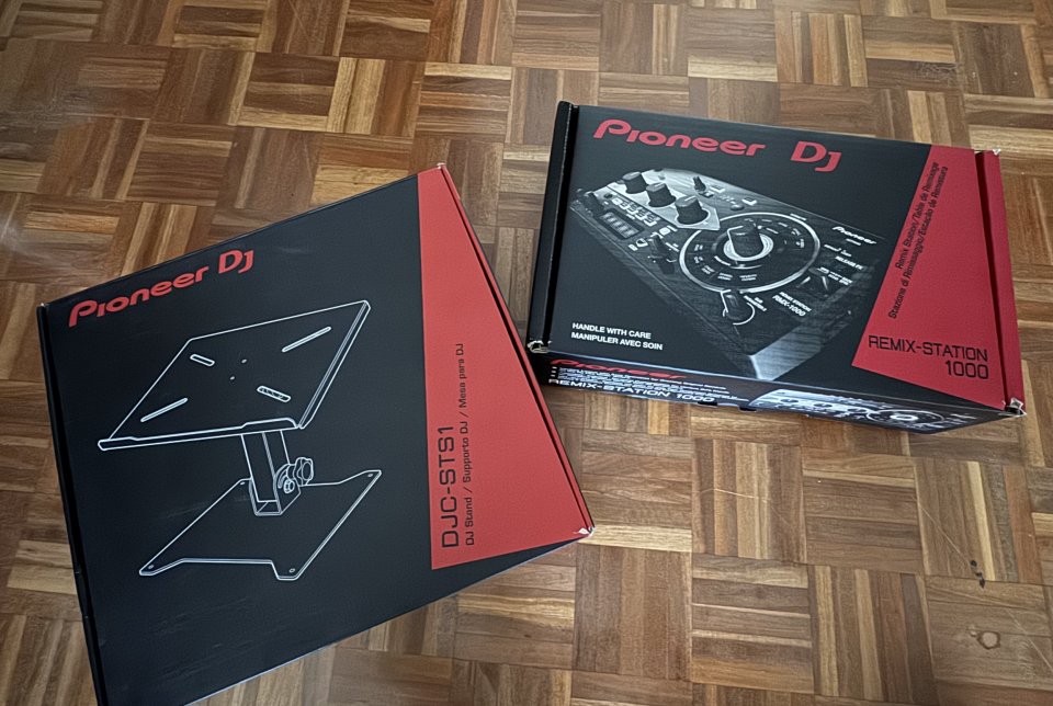 RMX 1000 + Decksaver + soporte