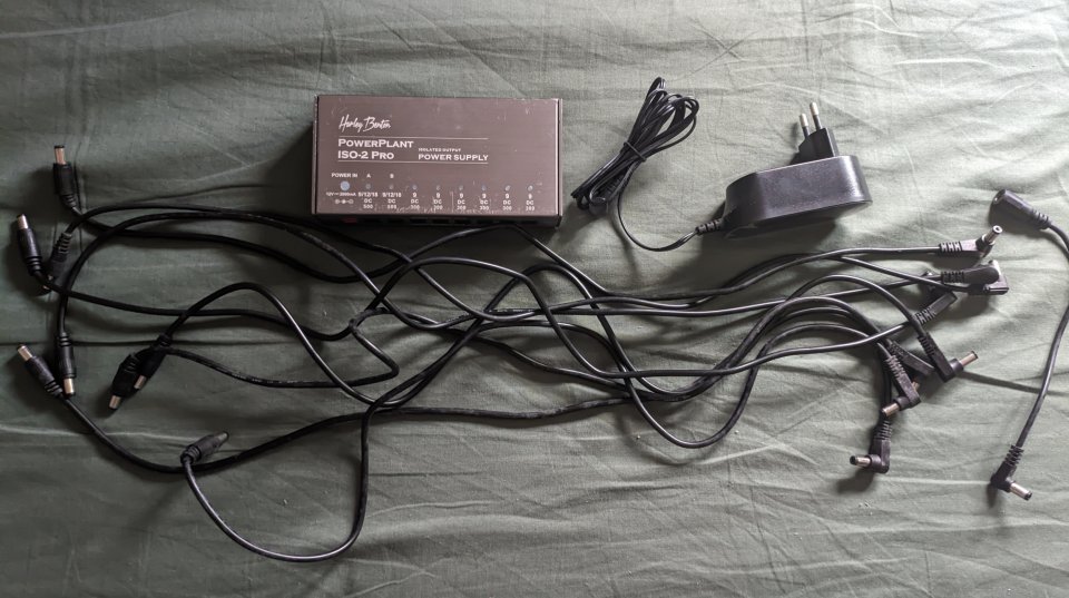 Pedales,maleta Gator,base pedales y powerplant de segunda mano · Foto 3 de 10 · Cádiz · 225 €