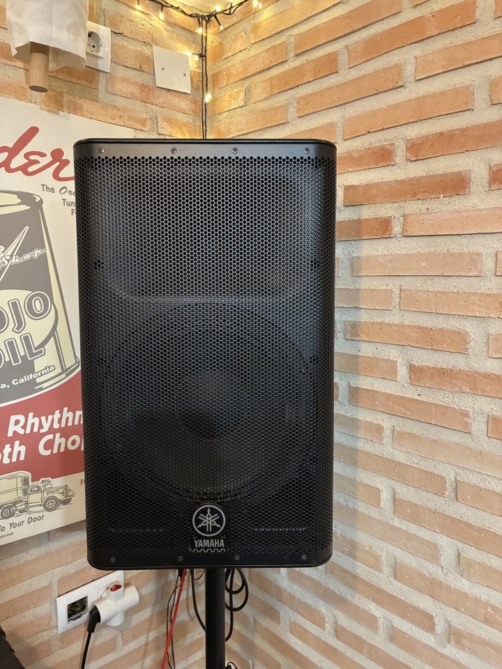 Equipo de sonido PA Yamaha DXR-12 de segunda mano · Foto 2 de 10 · Toledo · 1450 €