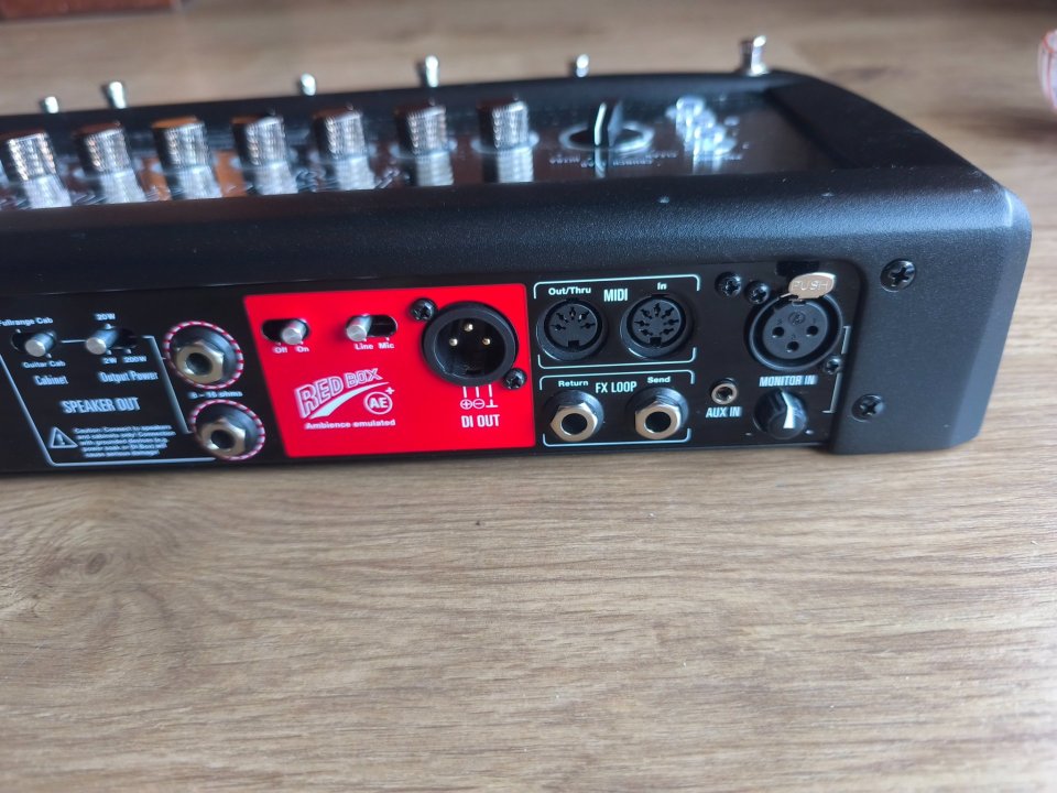 Hughes Kettner black Spirit floor 200