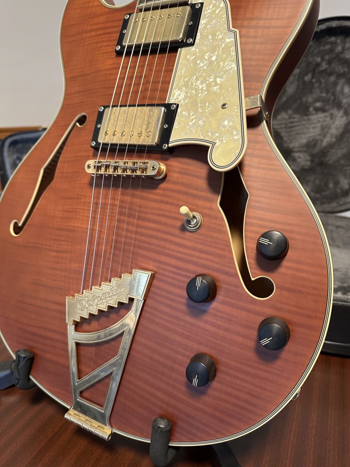 D'Angelico Deluxe DC, edición limitada numero 12 de 50. de segunda mano · Foto 3 de 10 · Bizkaia · 1800 €