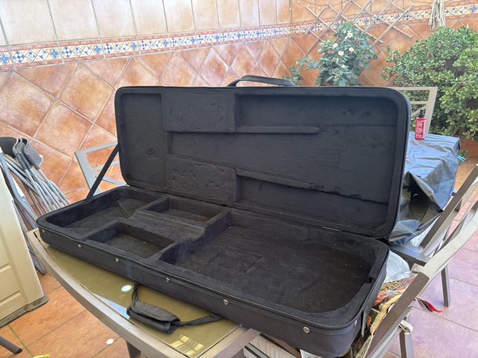 Funda semi-rígida Harley Benton de segunda mano · Foto 3 de 5 · Sevilla · 40 €