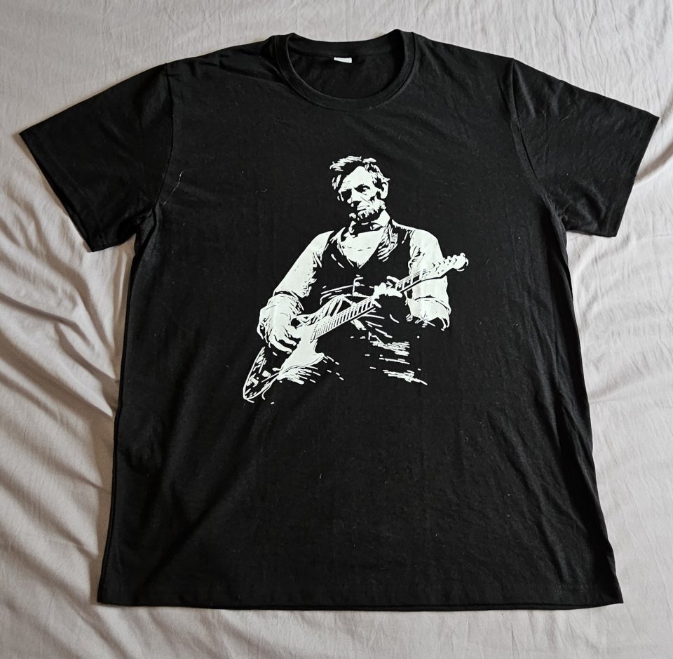 Camiseta Abraham Lincoln con Guitarra Electrica de segunda mano · Foto 2 de 8 · Valencia · 15 €