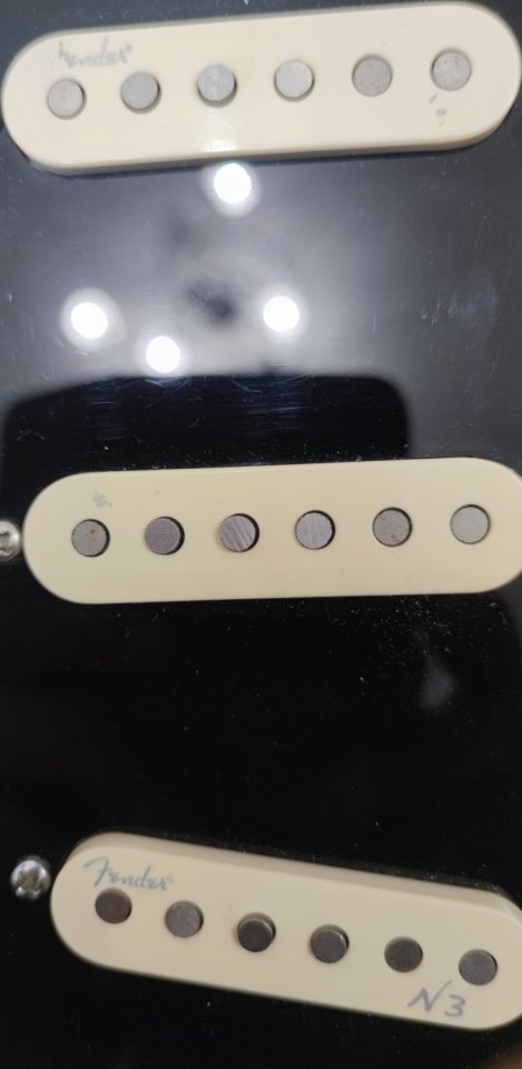 Golpeador Fender stratocaster american Deluxe de segunda mano · Foto 2 de 8 · Toledo · 225 €