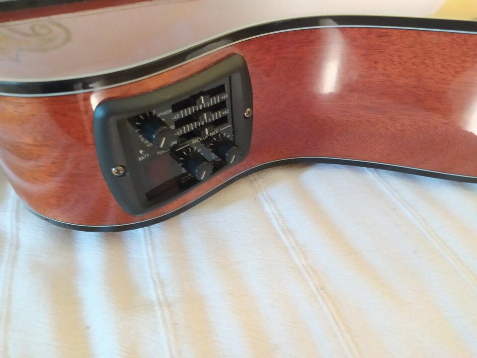 vendo YAMAHA NTX 700 Nylon estuche rígido ABS incluido 500€