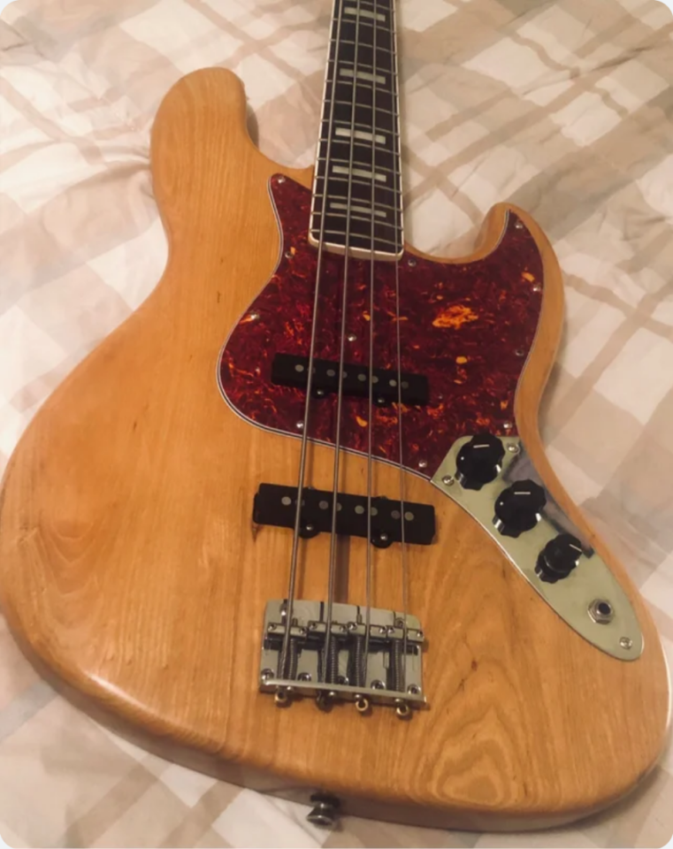 Bajo Fender Jazz Bass RI 75 Japan 1994