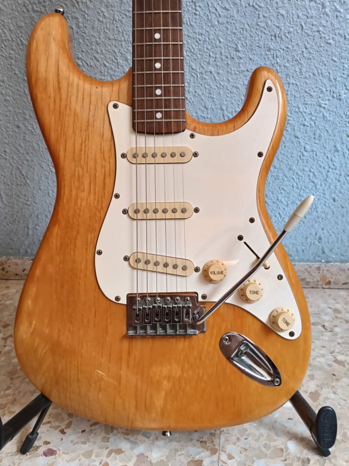 Guitarra eléctrica 07 USA Guitars en excelente estado de segunda mano · Foto 2 de 6 · Castellón · 75 €