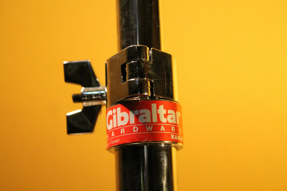 Dos soportes Plato y Accesorios Pearl.