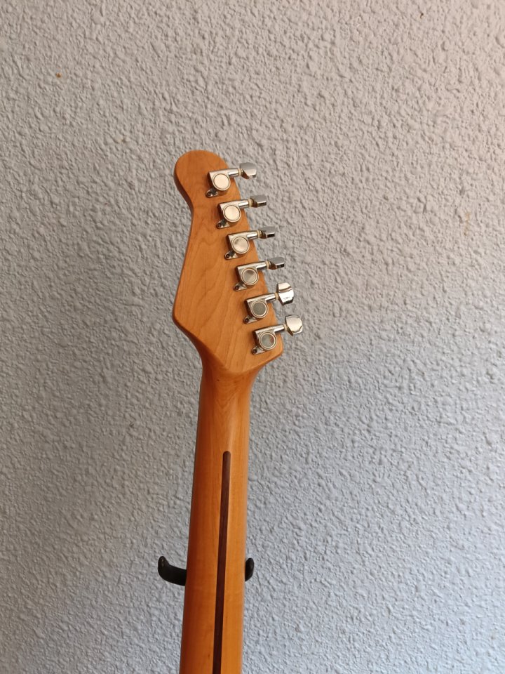 Guitarra eléctrica 07 USA Guitars en excelente estado de segunda mano · Foto 4 de 6 · Castellón · 75 €