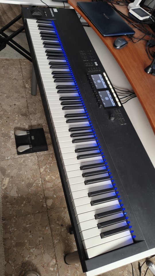 Komplete Kontrol S88 MK2 de segunda mano · Foto 5 de 5 · Madrid · 700 €