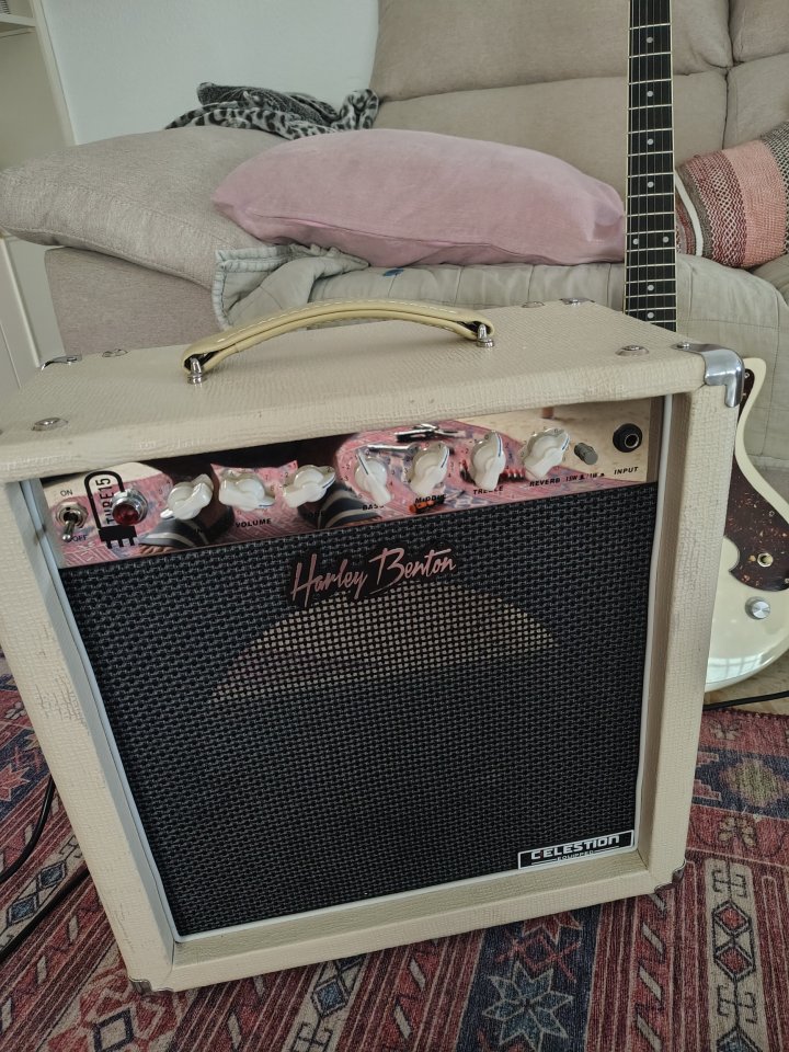 Amplificador Harley Benton Tube15 de segunda mano · Foto 1 de 3 · Sevilla · 140 €