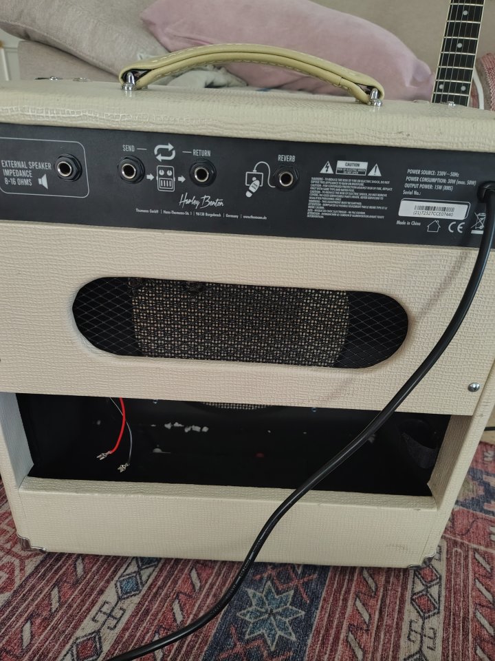 Amplificador Harley Benton Tube15 de segunda mano · Foto 2 de 3 · Sevilla · 140 €