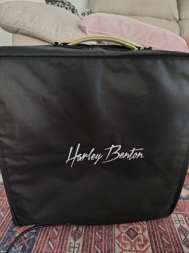 Amplificador Harley Benton Tube15 de segunda mano · Foto 3 de 3 · Sevilla · 140 €