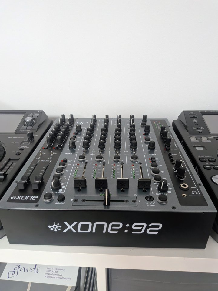 ​Setup DJ Profesional de Gama Alta – Equipo completo. Como Nuevo. de segunda mano · Foto 5 de 10 · Tarragona · 3200 €