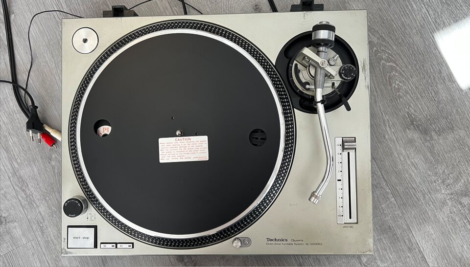 2 Vendo Technics SL-1200 MK2 + 2 Agujas Ortofon DJ + Mesa Elcer