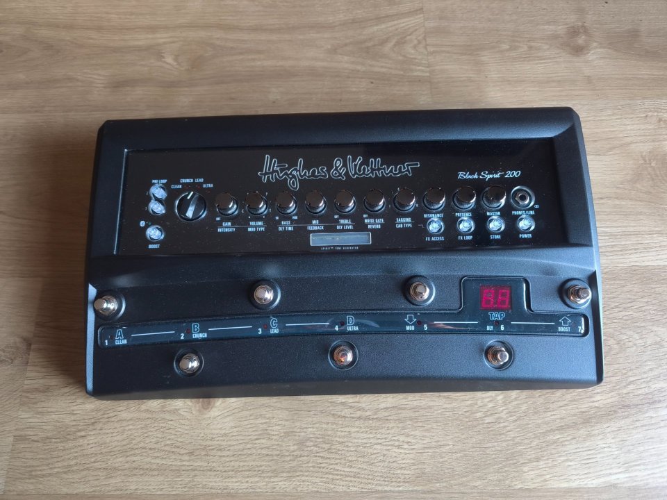 Hughes Kettner black Spirit floor 200