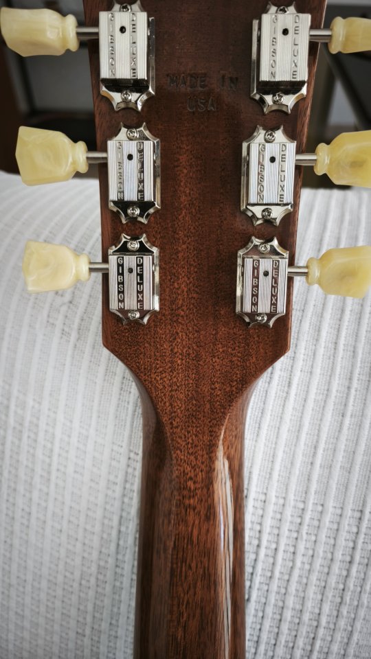 Gibson Les Paul Studio 2025 (Tapa Figured Honey Burst) - Reestreno absoluto de segunda mano · Foto 2 de 5 · Sevilla · 1250 €