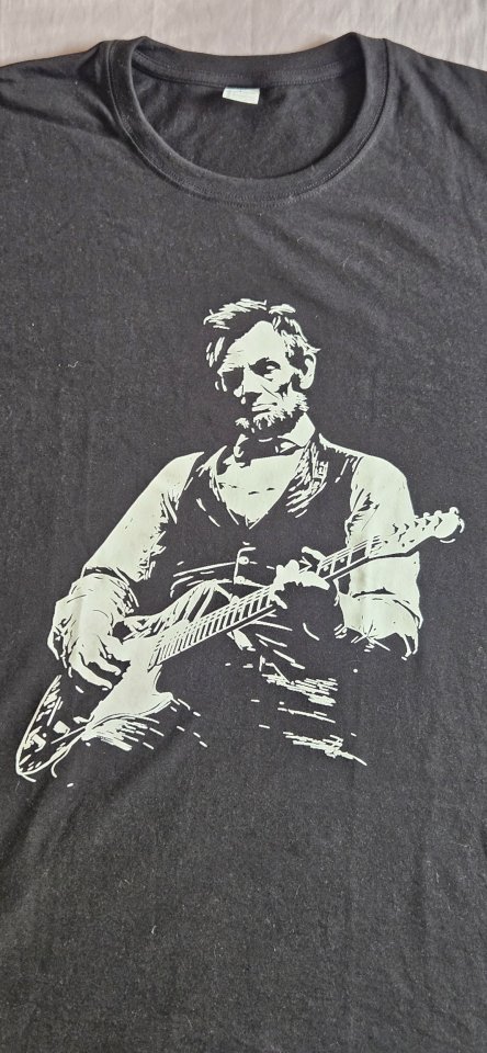 Camiseta Abraham Lincoln con Guitarra Electrica de segunda mano · Foto 1 de 8 · Valencia · 15 €