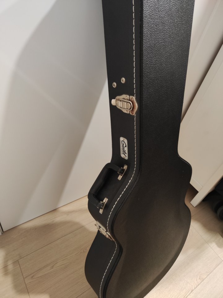 Guitarra Eléctrica Guild Starfire III Bigsby Cherry Red de segunda mano · Foto 6 de 8 · Valencia · 950 €