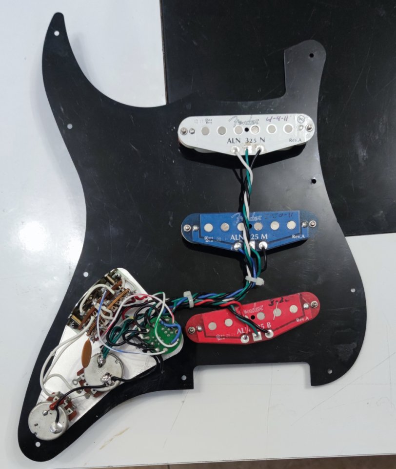 Golpeador Fender stratocaster american Deluxe de segunda mano · Foto 3 de 8 · Toledo · 225 €