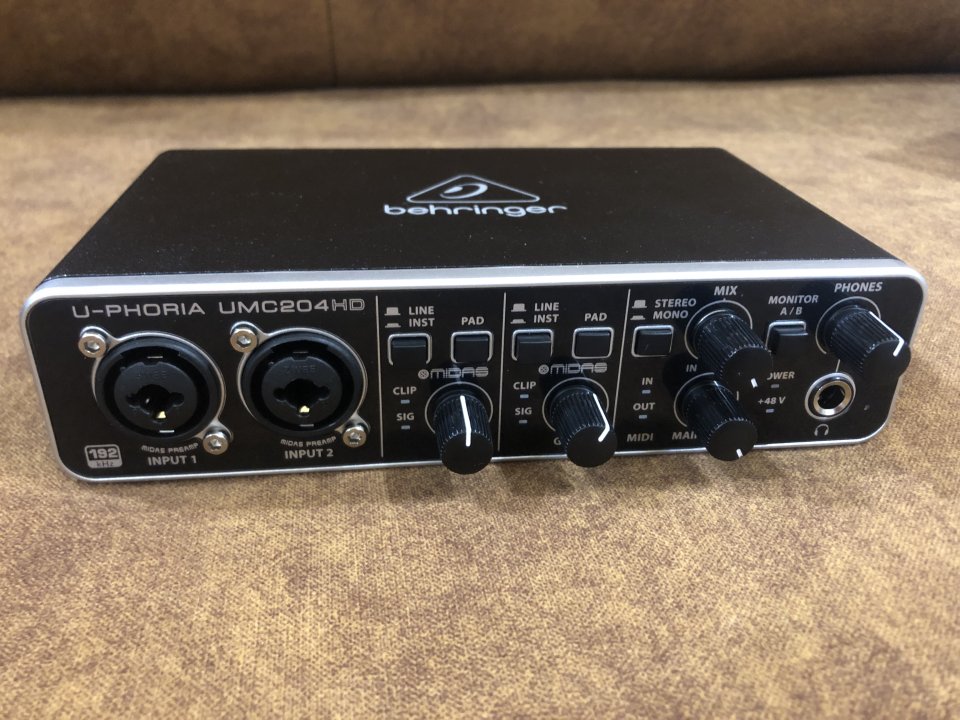 Interfaz de audio Behringer U-PHORIA UMC204HD