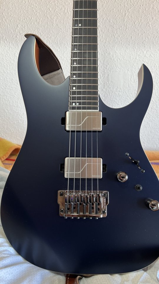 Ibanez RG5121 Prestige en estado absolutamente impecable.