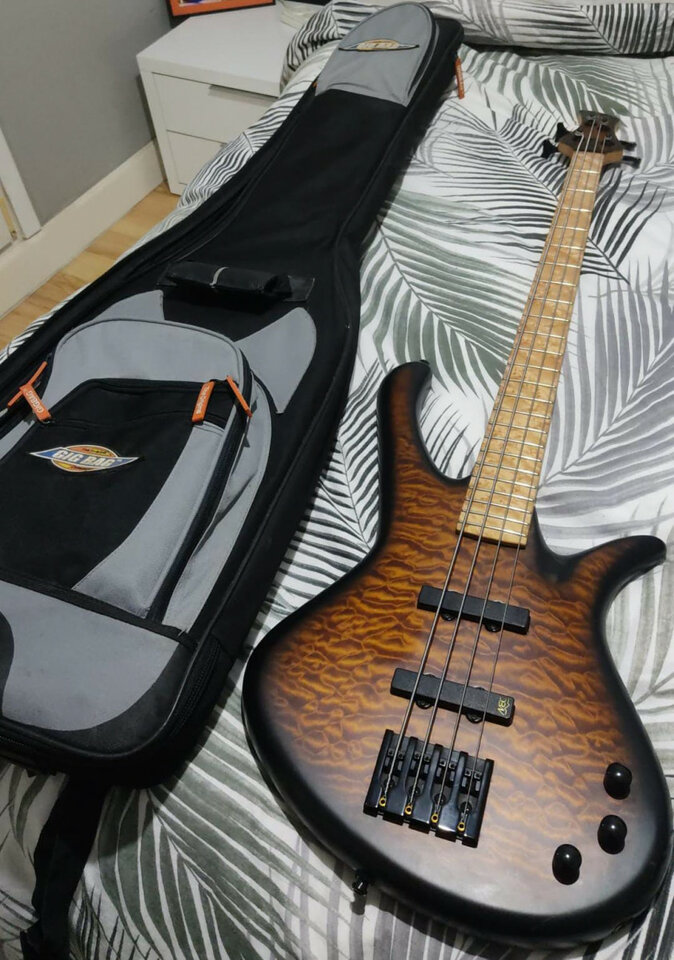 MÁS COSAS -- Mercadillo Solidario con DGomez,