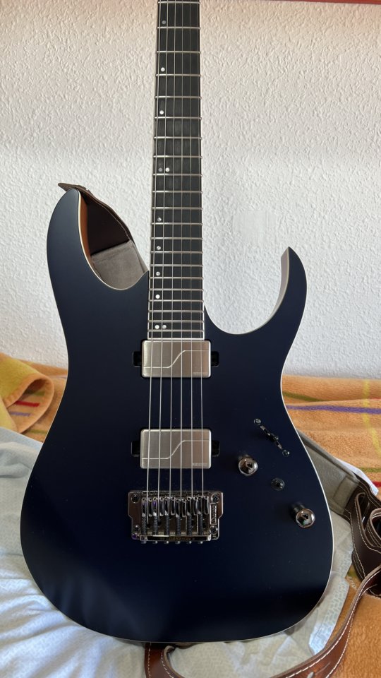 Ibanez RG5121 Prestige en estado absolutamente impecable.