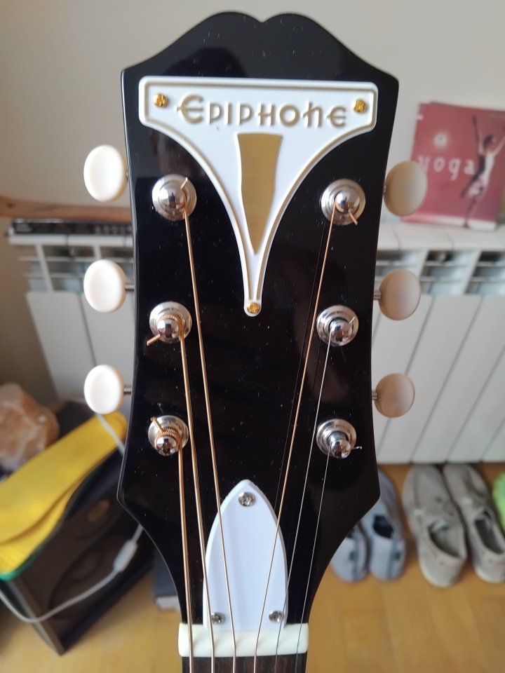 Guitarra acústica Epiphone de segunda mano · Foto 1 de 9 · Toledo · 200 €