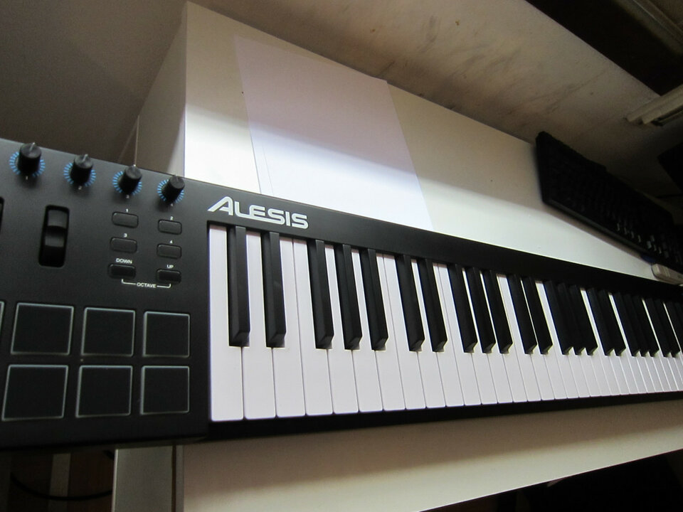 ALESIS V61
