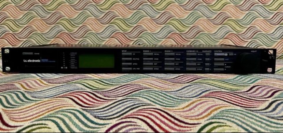 Procesador de efectos TC ELECTRONIC M2000