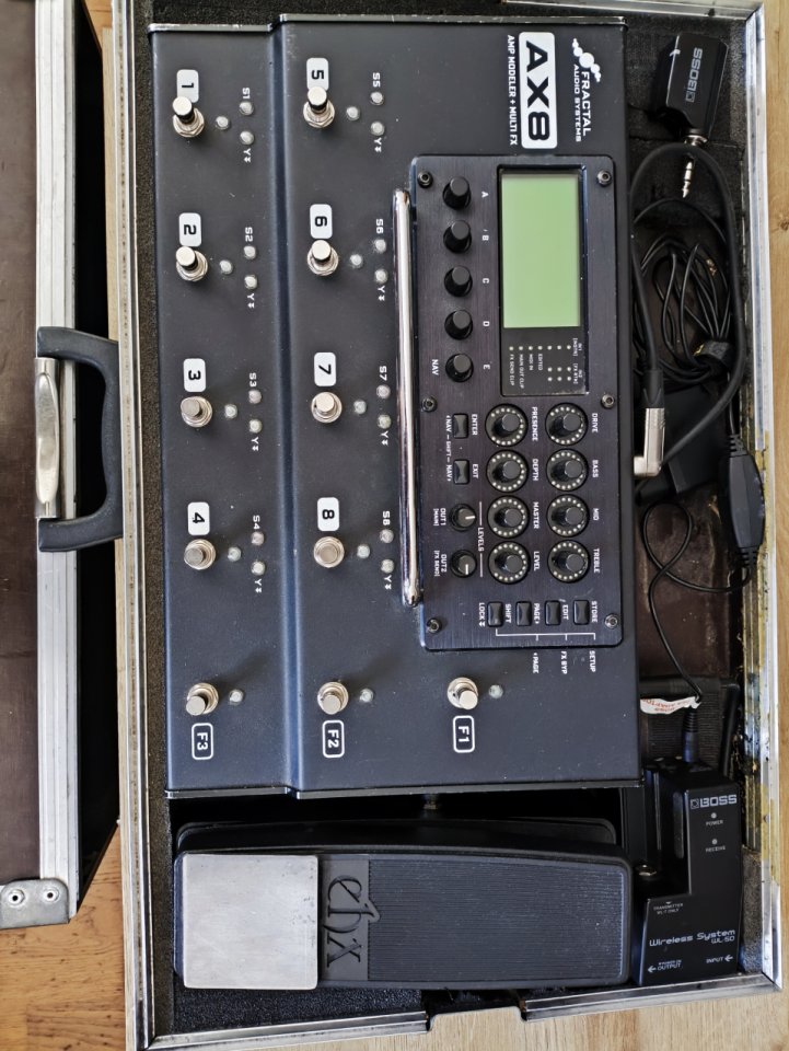 AX8-case-pedal exp_ehx-boss wl50 de segunda mano · Navarra · 700 €