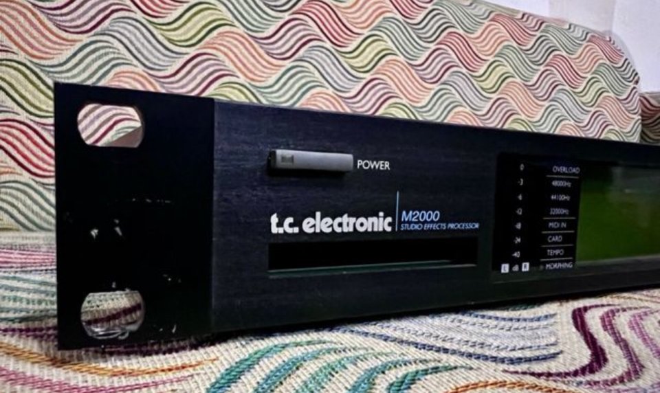 Procesador de efectos TC ELECTRONIC M2000