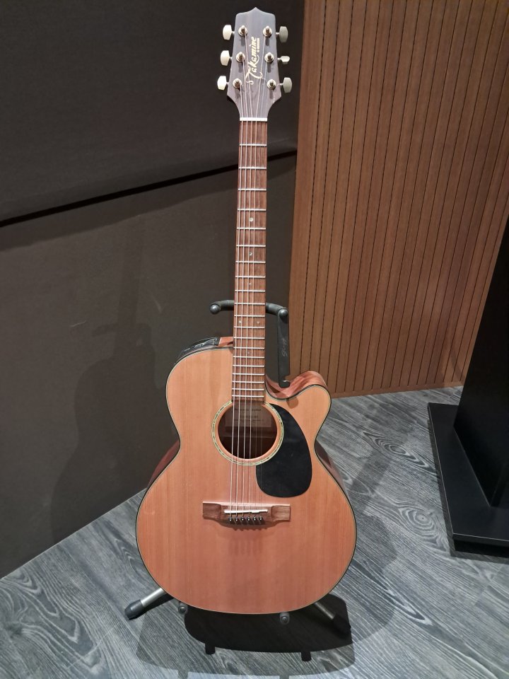 Guitarra Acústica Takamine G Series de segunda mano · Foto 1 de 5 · Barcelona · 200 €