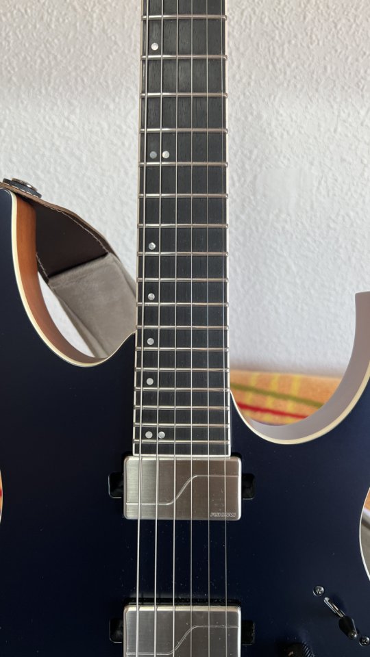 Ibanez RG5121 Prestige en estado absolutamente impecable.