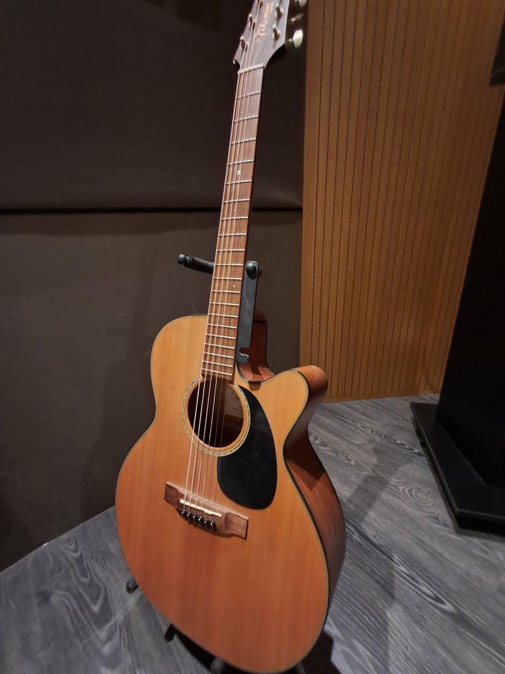 Guitarra Acústica Takamine G Series de segunda mano · Foto 2 de 5 · Barcelona · 200 €