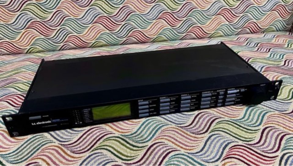 Procesador de efectos TC ELECTRONIC M2000