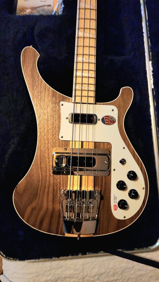 Rickenbacker 4003 Walnut 2025. Nuevo sin estrenar.