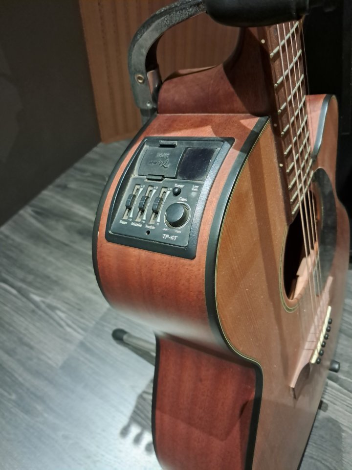 Guitarra Acústica Takamine G Series de segunda mano · Foto 3 de 5 · Barcelona · 200 €