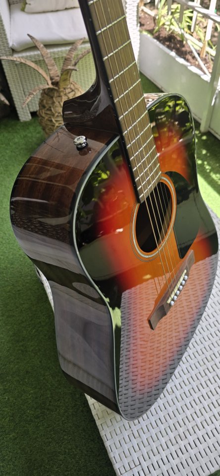 Guitarra Acústica Fender de segunda mano · Foto 1 de 9 · Madrid · 120 €
