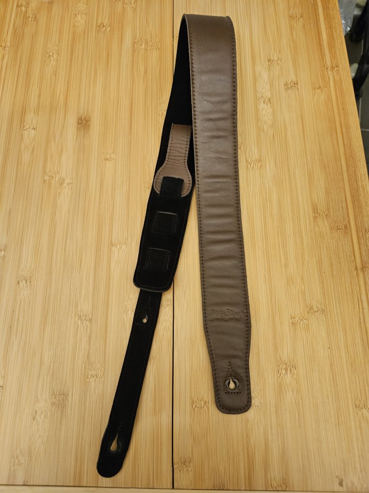 Correa de piel Dat Strap (2 colores) de segunda mano · Foto 1 de 8 · Barcelona · 18 €