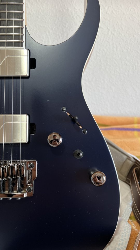 Ibanez RG5121 Prestige en estado absolutamente impecable.