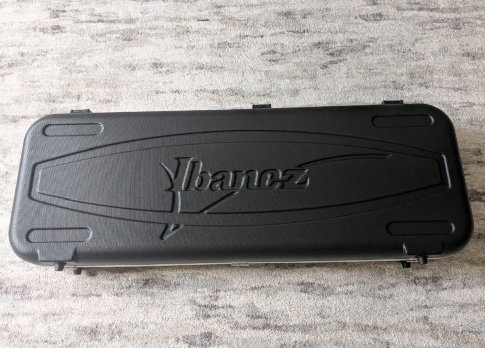 Vendo estuche Ibanez MC300C