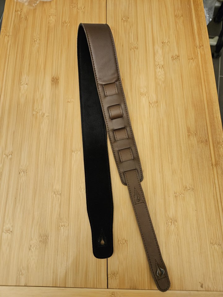 Correa de piel Dat Strap (2 colores) de segunda mano · Foto 2 de 8 · Barcelona · 18 €